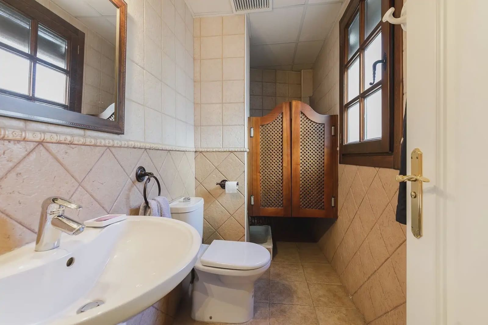 Semi-detached Villa for sale in Granada city with garage - € 640,000 (Ref: 9837009)