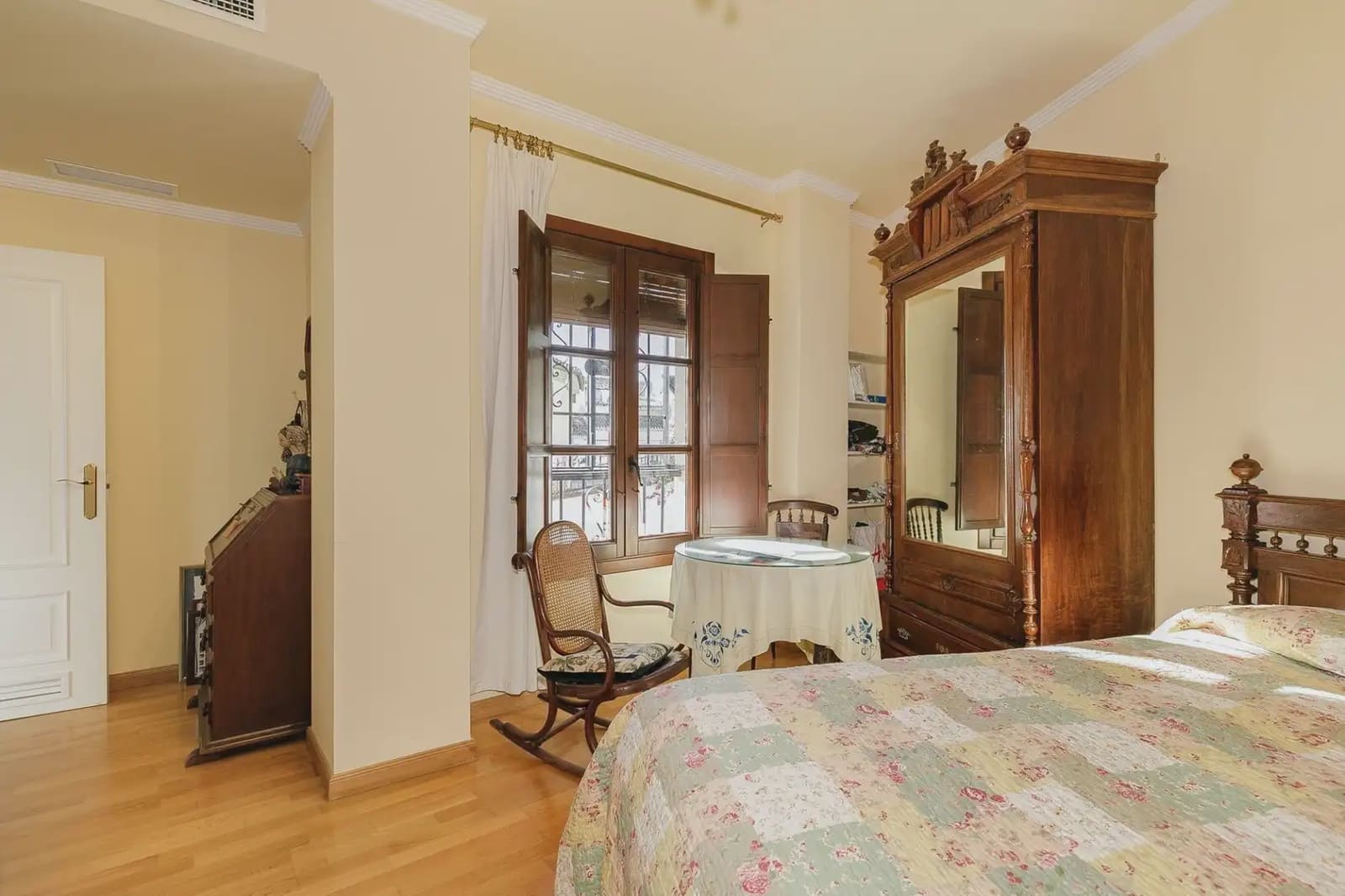 Semi-detached Villa for sale in Granada city with garage - € 640,000 (Ref: 9837009)