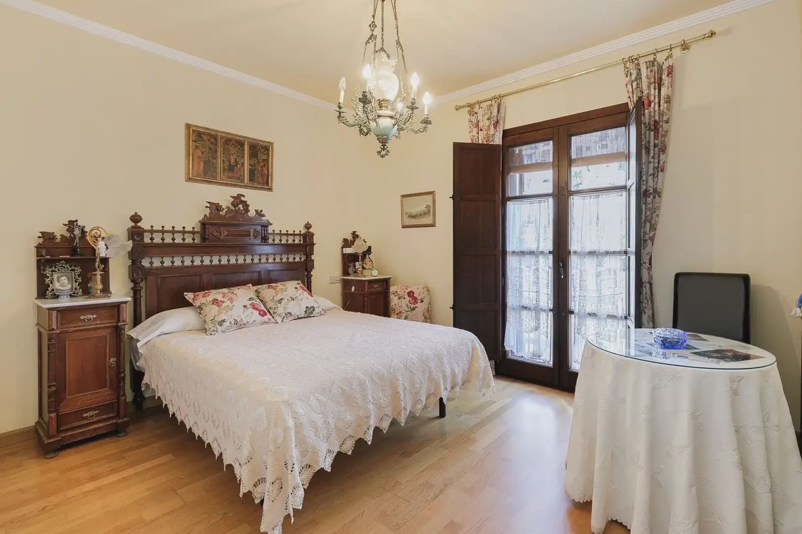 Semi-detached Villa for sale in Granada city with garage - € 640,000 (Ref: 9837009)