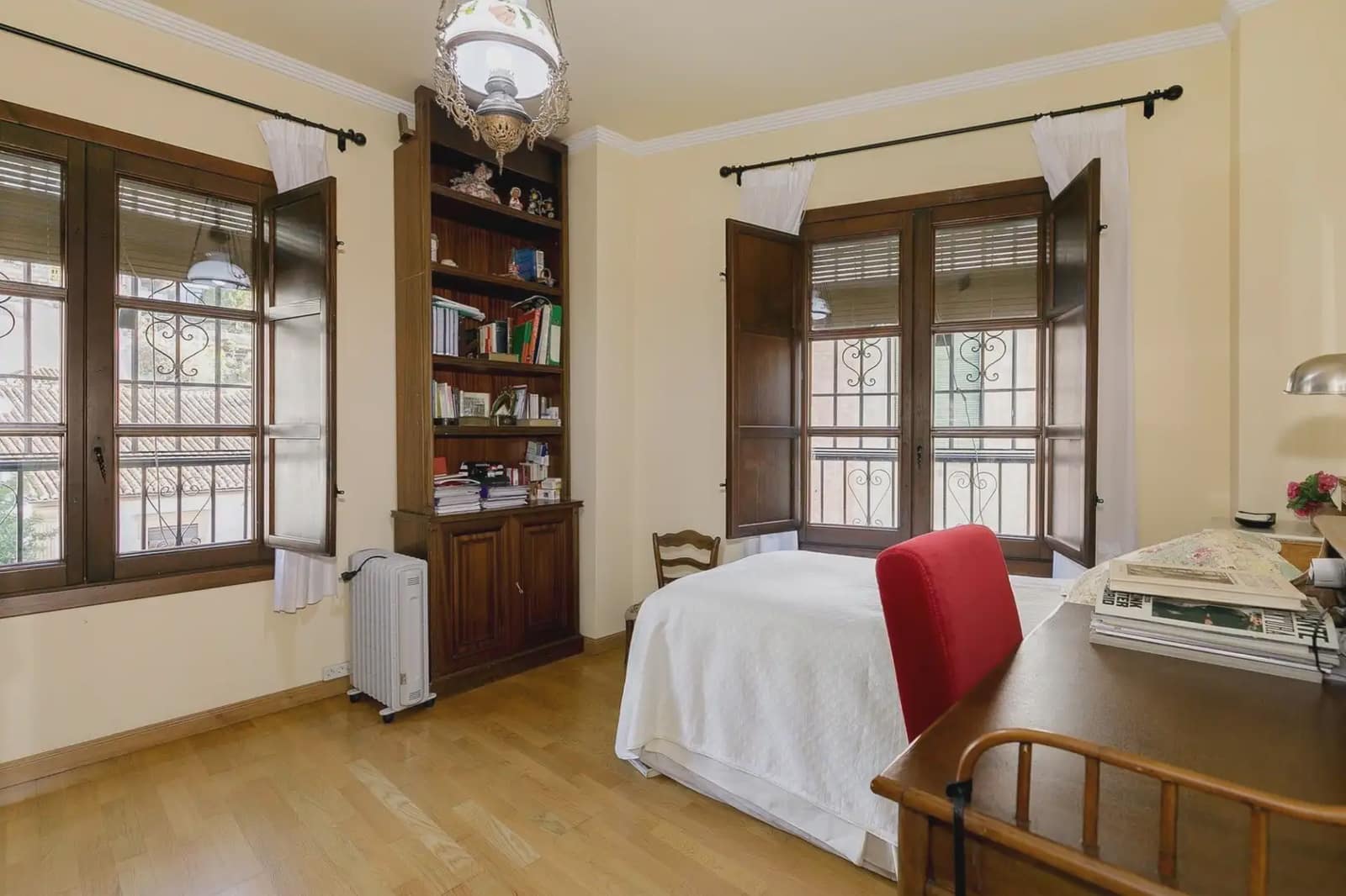 Semi-detached Villa for sale in Granada city with garage - € 640,000 (Ref: 9837009)