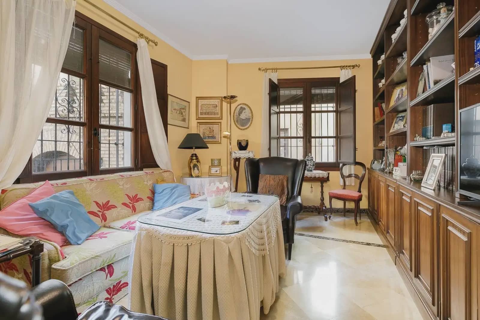 Semi-detached Villa for sale in Granada city with garage - € 640,000 (Ref: 9837009)