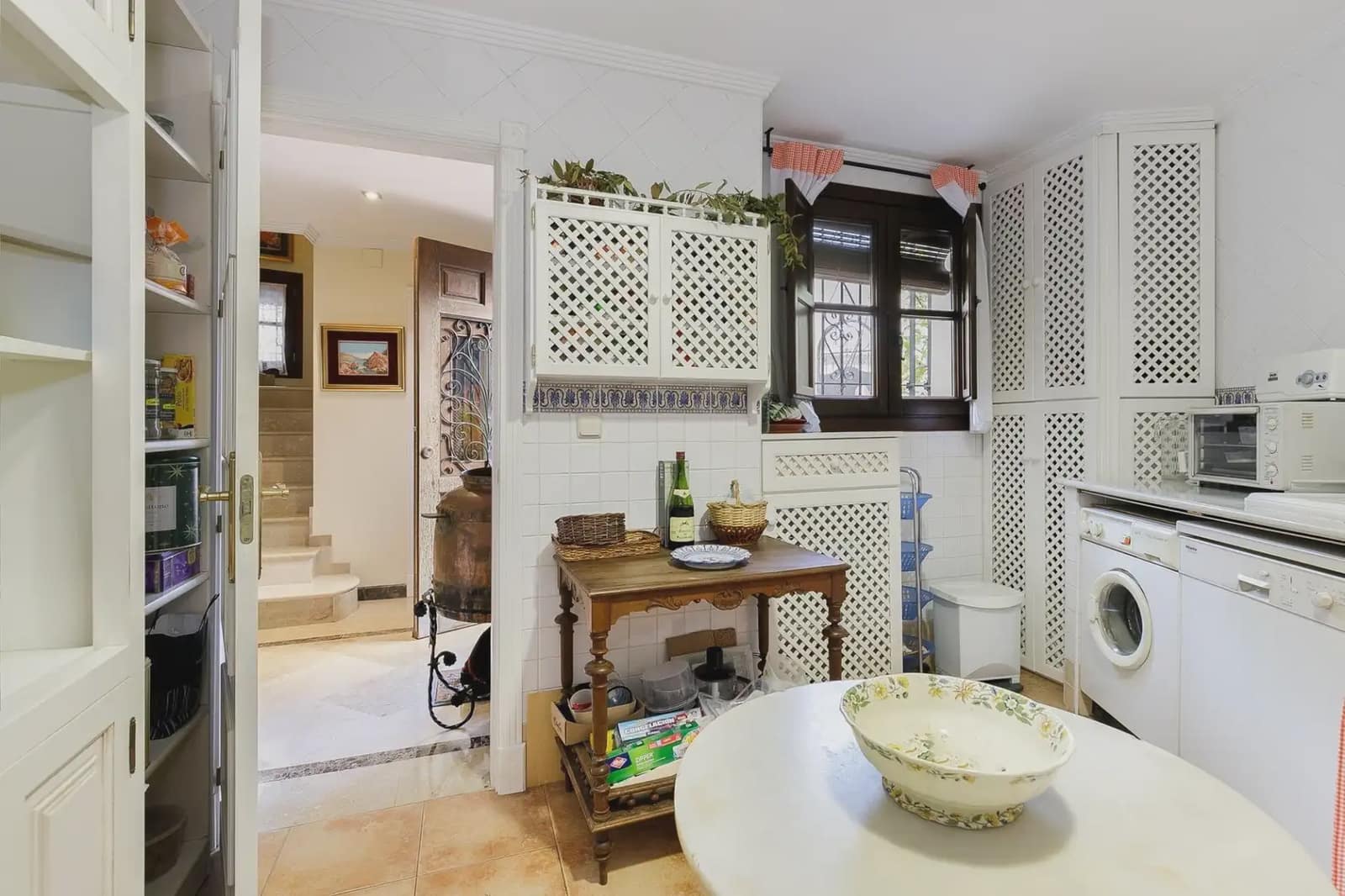 Semi-detached Villa for sale in Granada city with garage - € 640,000 (Ref: 9837009)