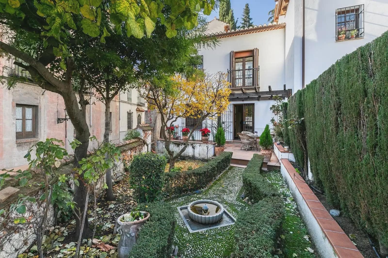 Semi-detached Villa for sale in Granada city with garage - € 640,000 (Ref: 9837009)