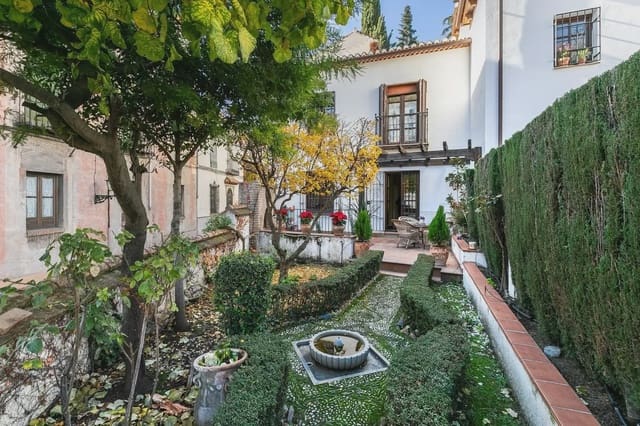 Semi-detached Villa for sale in Albaicin, Granada city with garage - € 640,000 (Ref: 9837009)