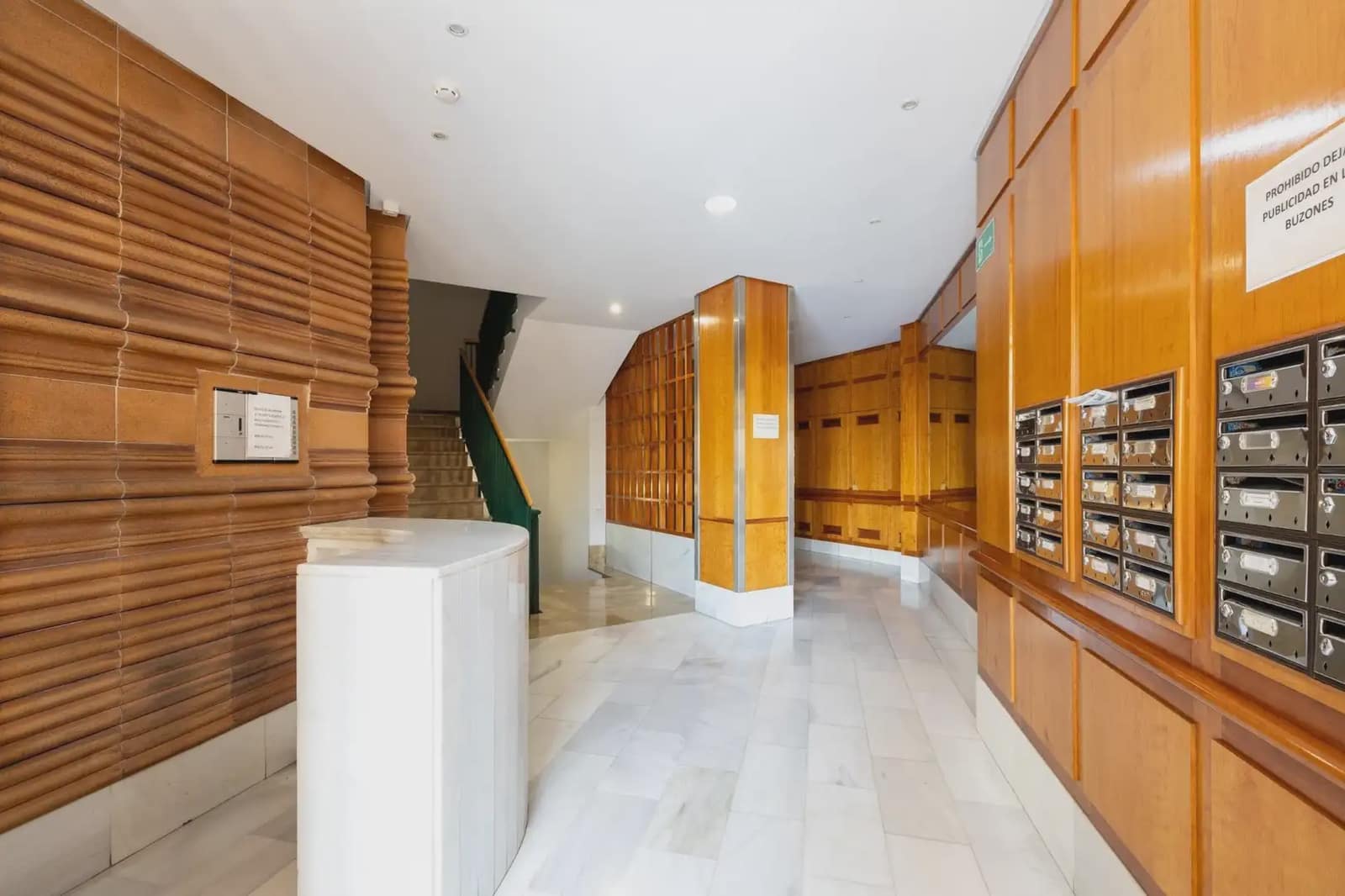 Flat for sale in Granada city - € 290,000 (Ref: 9837011)