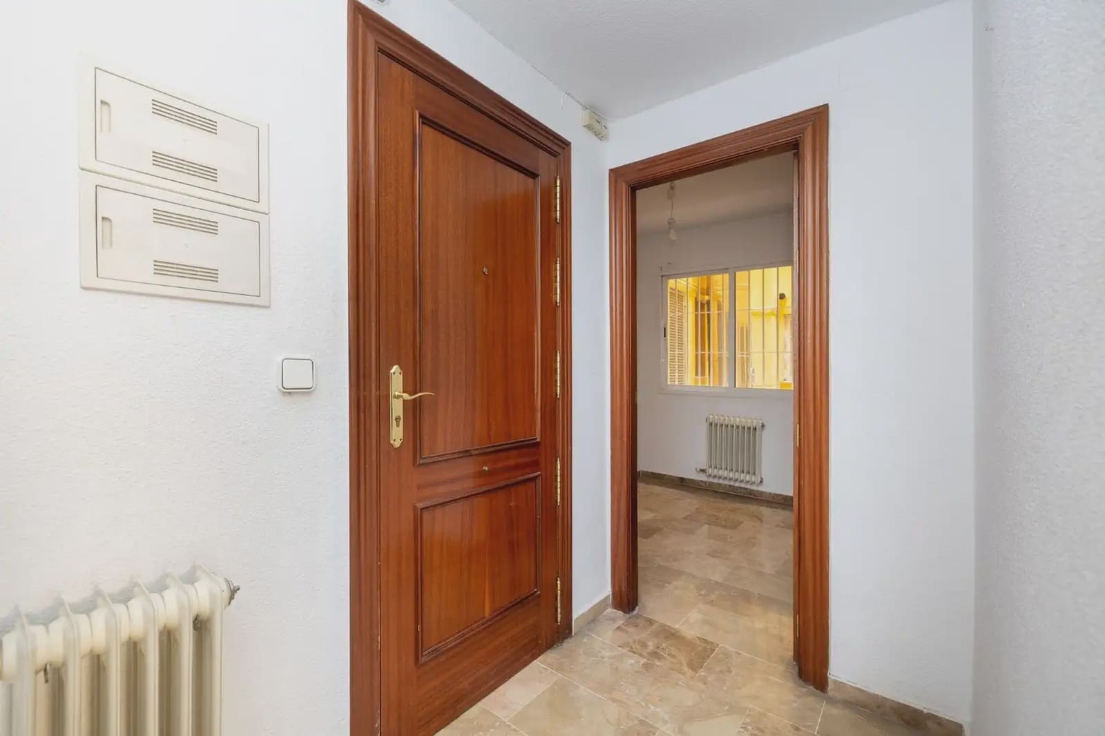 Flat for sale in Granada city - € 290,000 (Ref: 9837011)