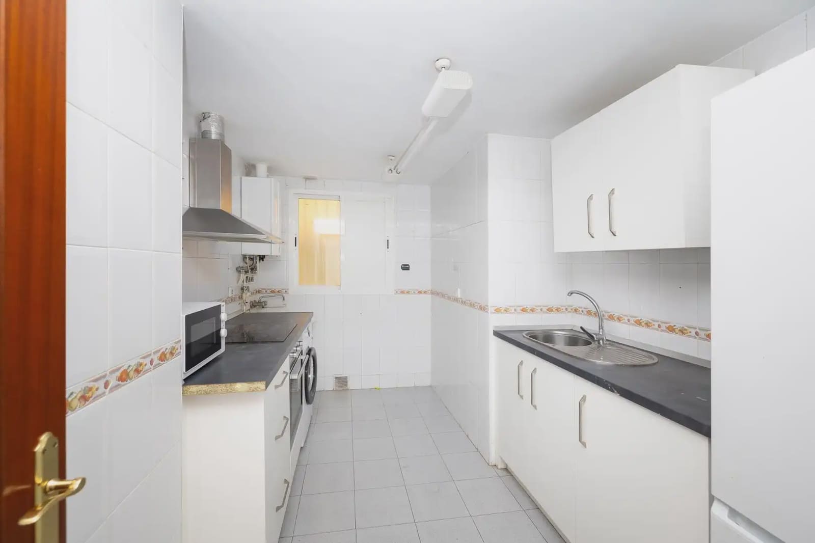 Flat for sale in Granada city - € 290,000 (Ref: 9837011)