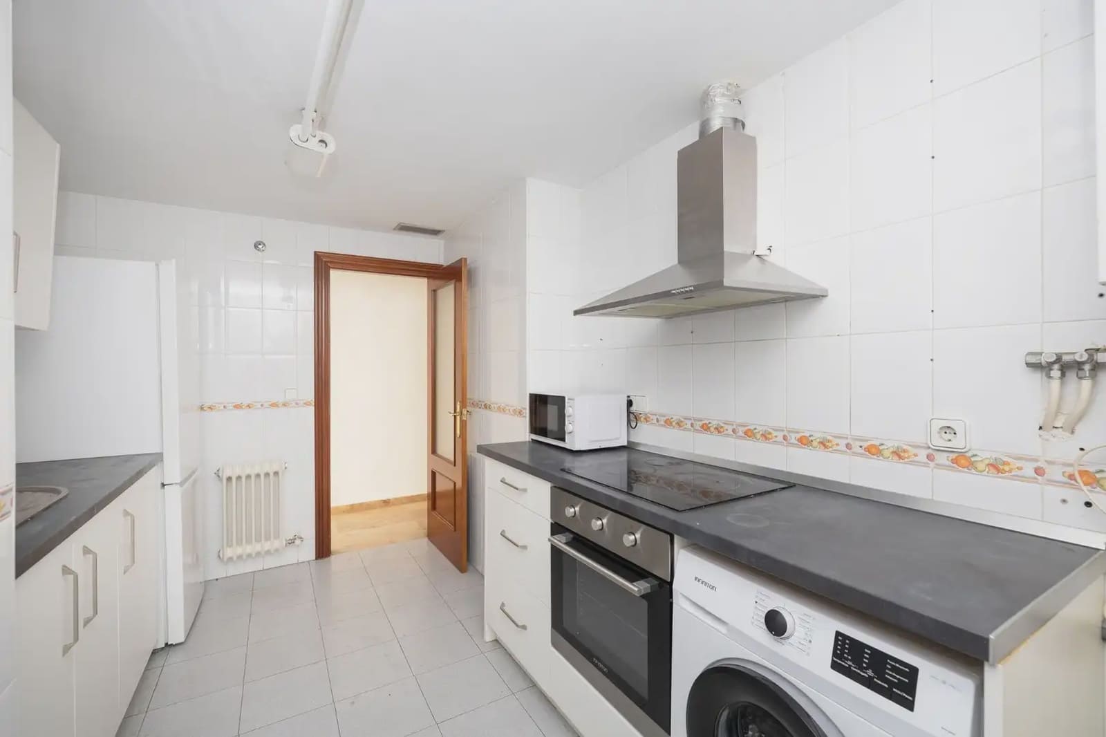 Flat for sale in Granada city - € 290,000 (Ref: 9837011)