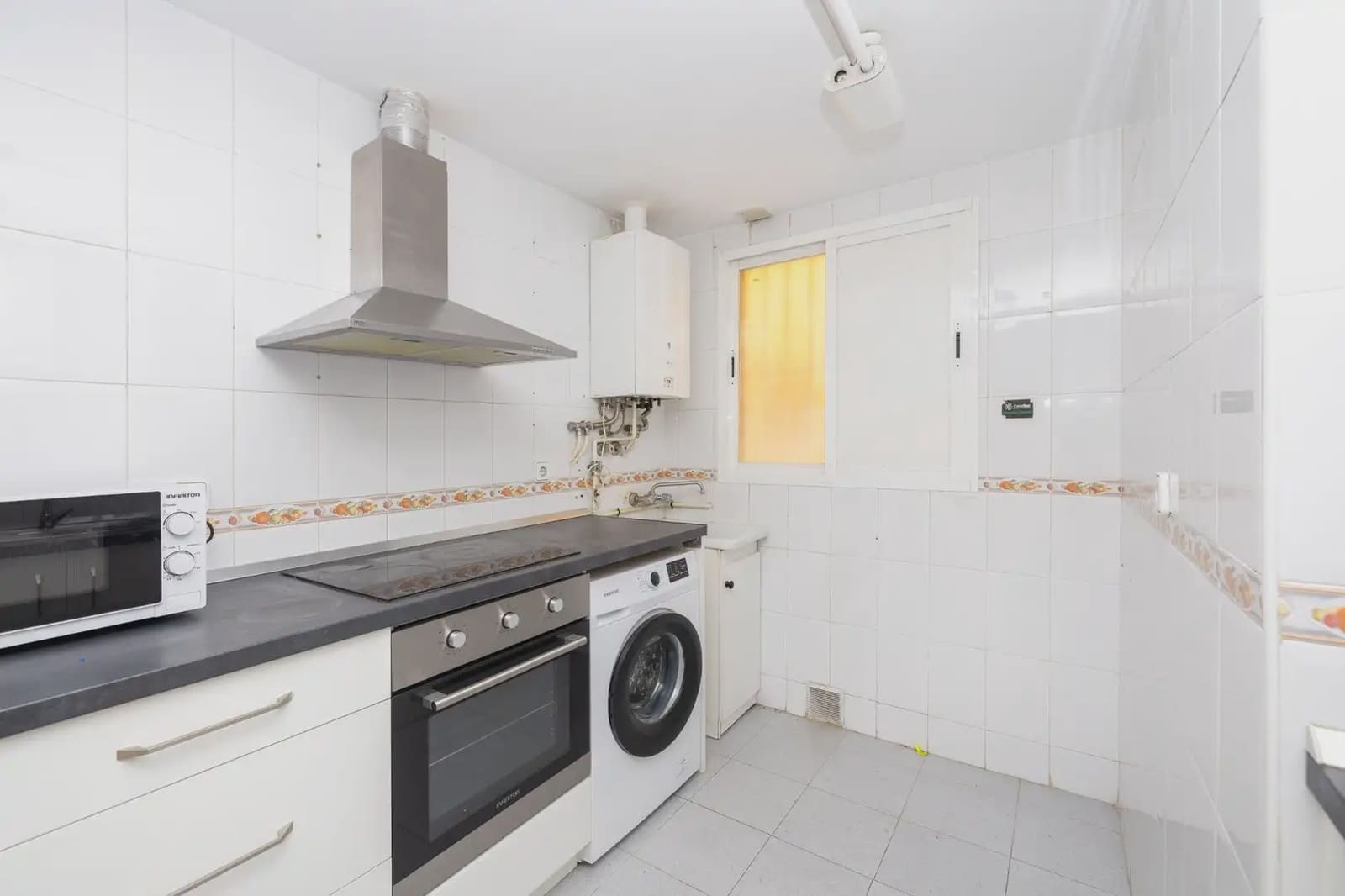 Flat for sale in Granada city - € 290,000 (Ref: 9837011)