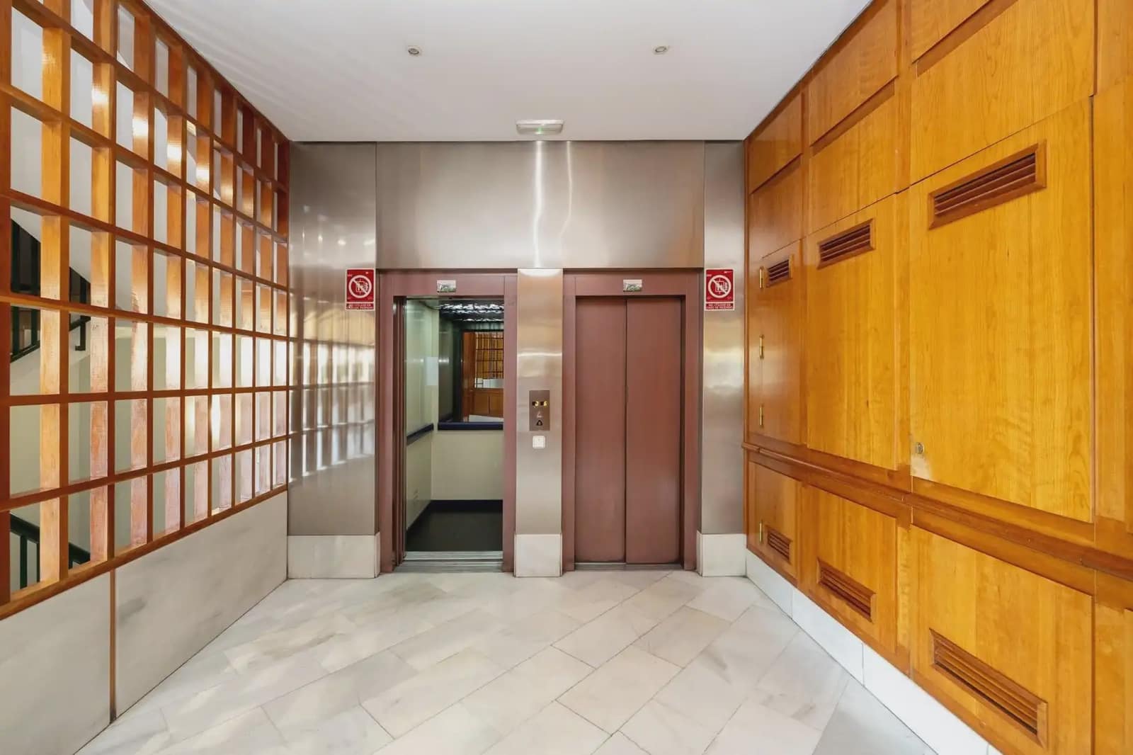 Flat for sale in Granada city - € 290,000 (Ref: 9837011)