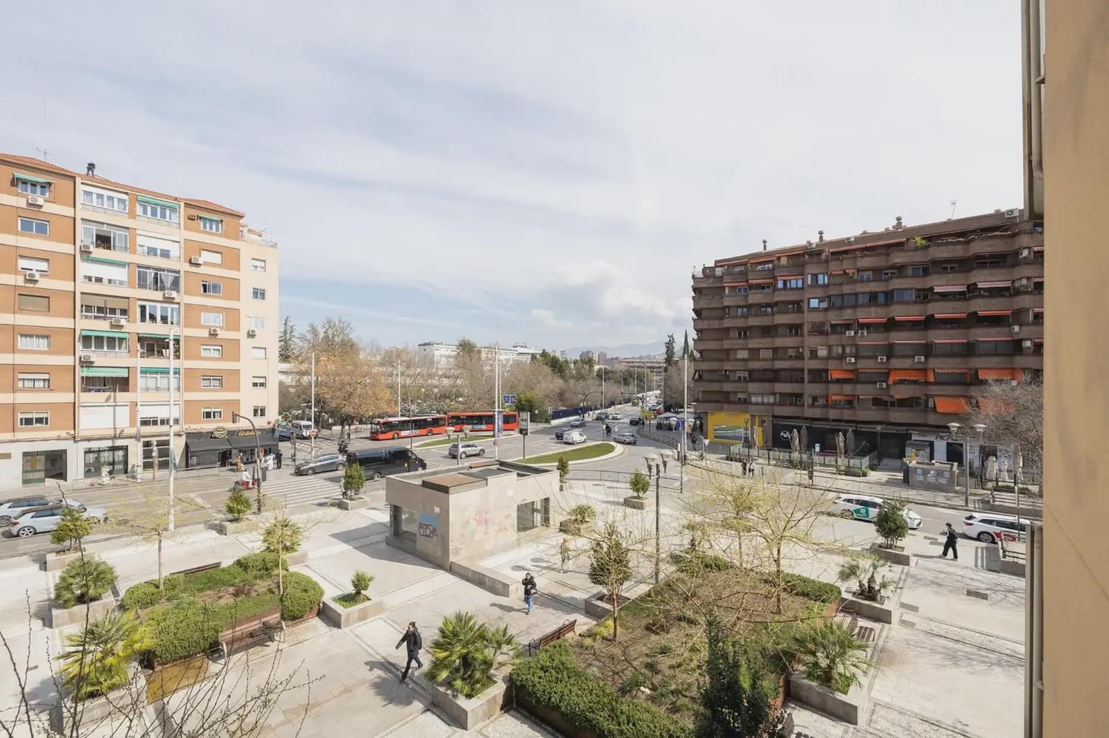 Flat for sale in Granada city - € 290,000 (Ref: 9837011)