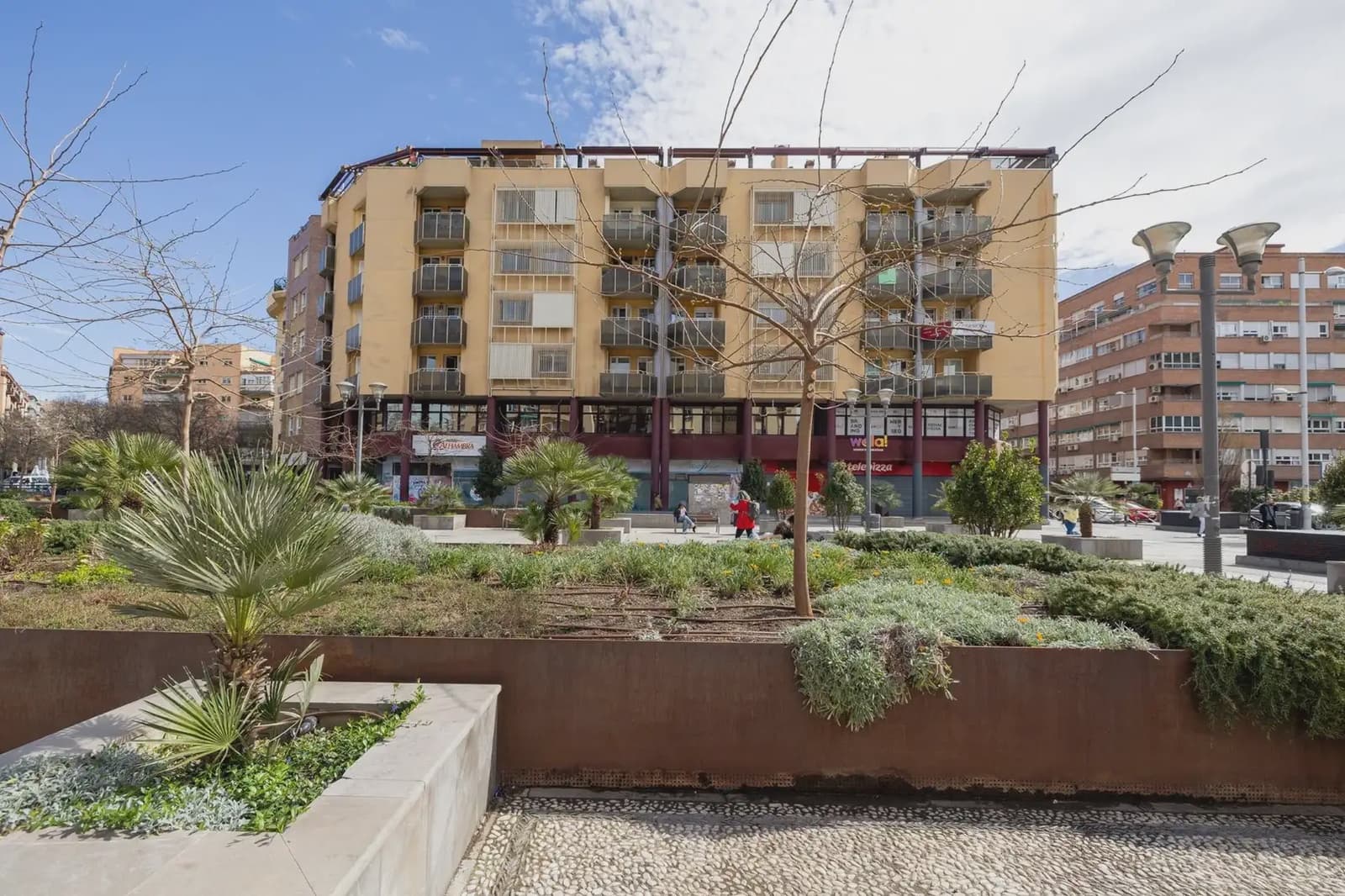 Flat for sale in Granada city - € 290,000 (Ref: 9837011)