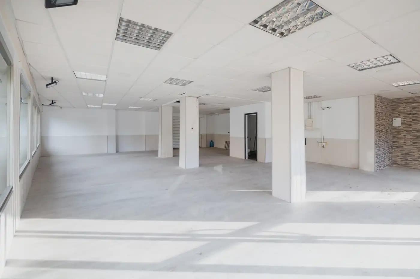 Commercieel te koop in Granada stad - € 299.000 (Ref: 9837015)