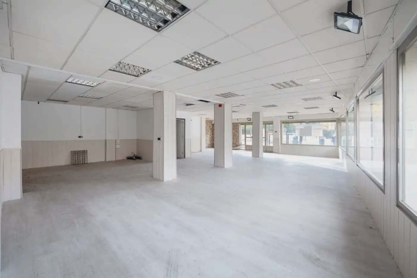 Commercieel te koop in Granada stad - € 299.000 (Ref: 9837015)