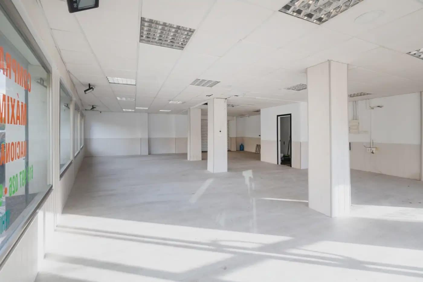 Commercieel te koop in Granada stad - € 299.000 (Ref: 9837015)