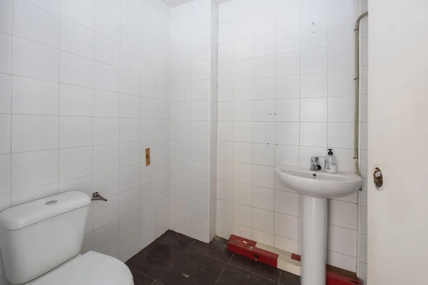 Commercieel te koop in Granada stad - € 299.000 (Ref: 9837015)