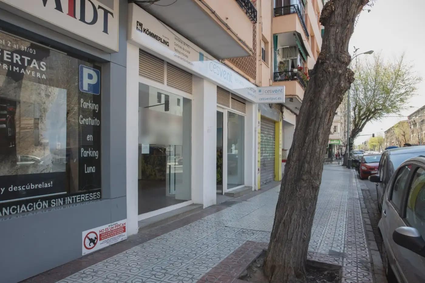 Local Comercial en Granada ciudad en venta - 125.000 € (Ref: 9837018)
