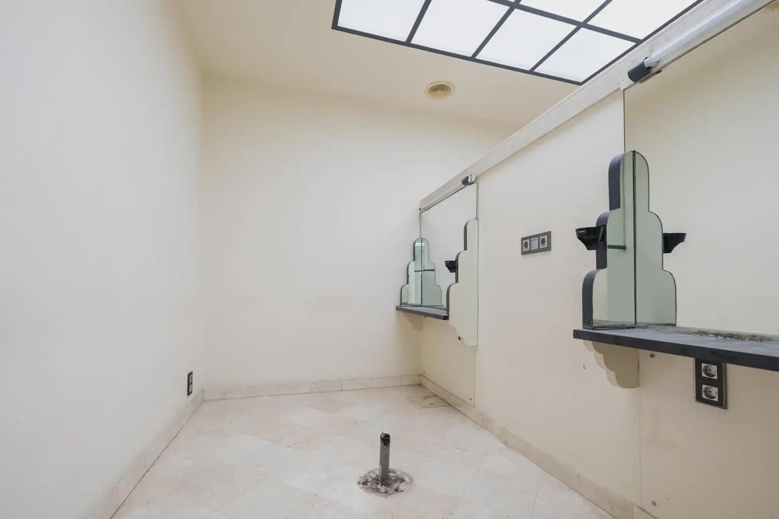 Local Comercial en Granada ciudad en venta - 295.000 € (Ref: 9837023)