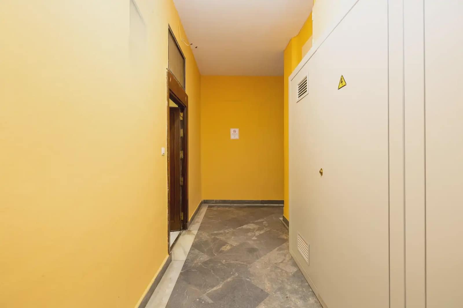 Local Comercial en Granada ciudad en venta - 295.000 € (Ref: 9837023)