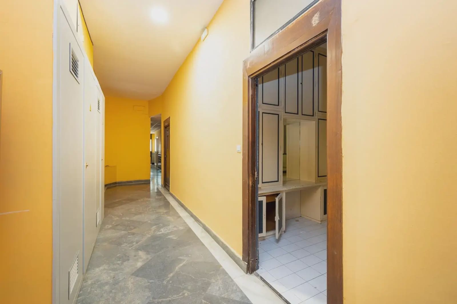 Local Comercial en Granada ciudad en venta - 295.000 € (Ref: 9837023)