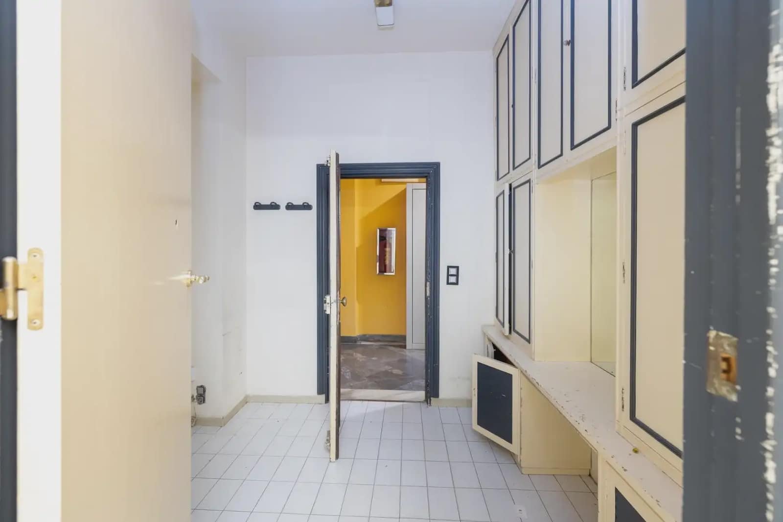 Local Comercial en Granada ciudad en venta - 295.000 € (Ref: 9837023)