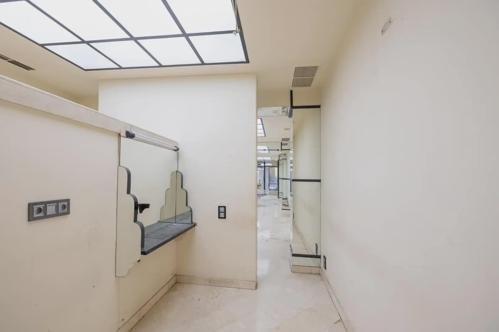 Local Comercial en Granada ciudad en venta - 295.000 € (Ref: 9837023)
