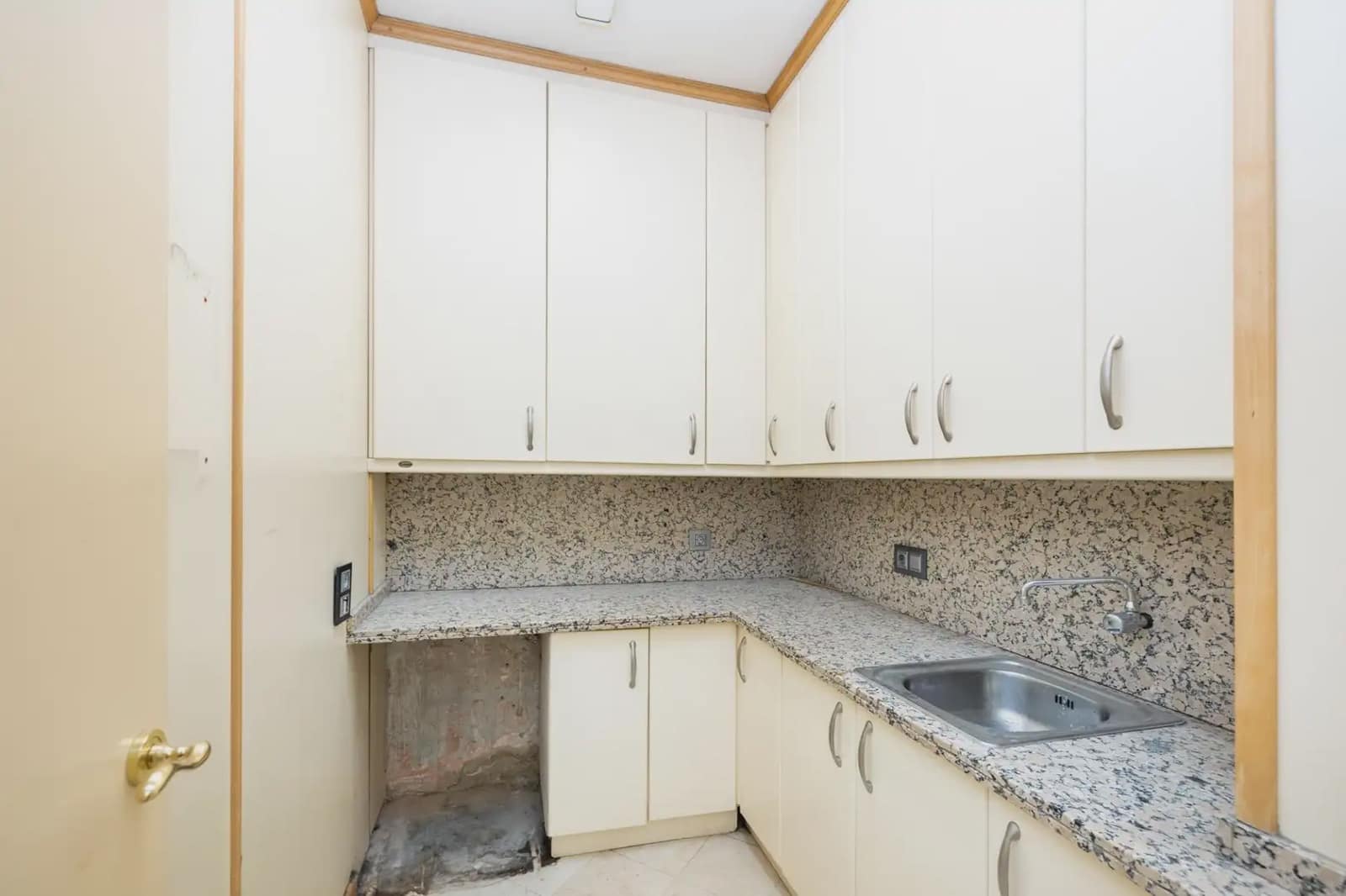 Local Comercial en Granada ciudad en venta - 295.000 € (Ref: 9837023)