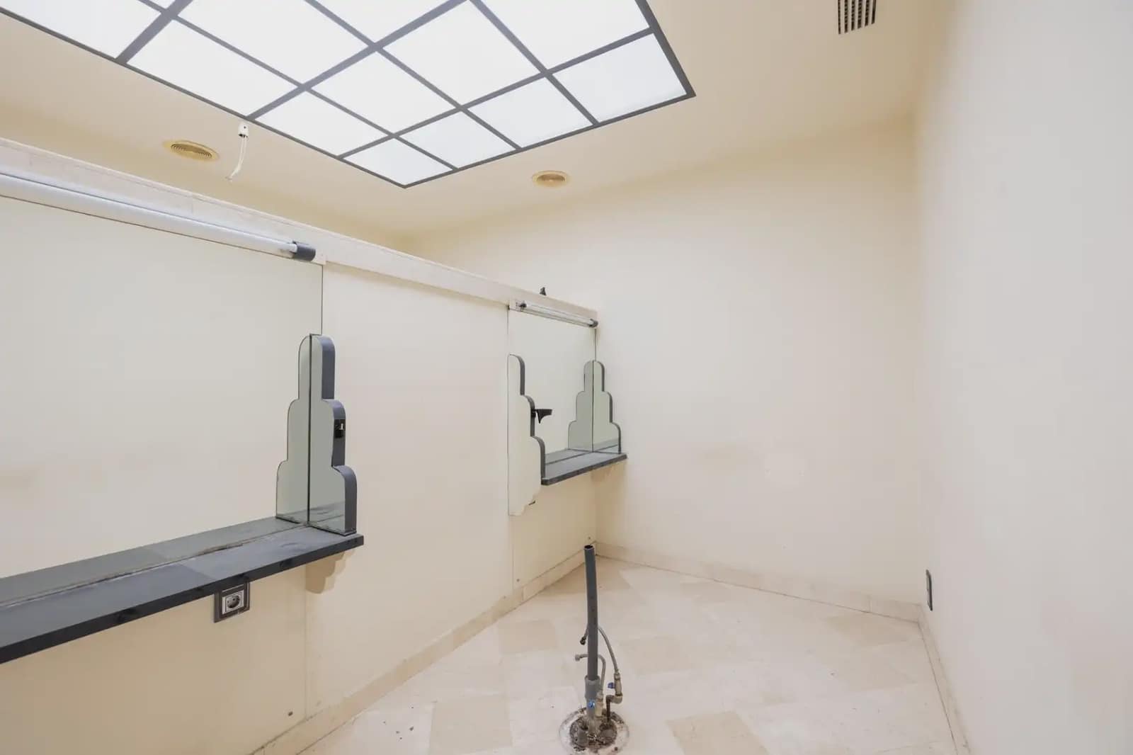 Local Comercial en Granada ciudad en venta - 295.000 € (Ref: 9837023)