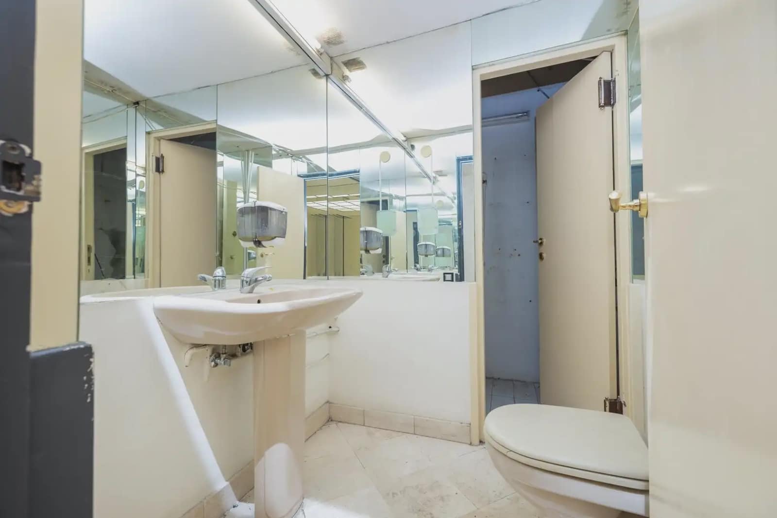 Local Comercial en Granada ciudad en venta - 295.000 € (Ref: 9837023)