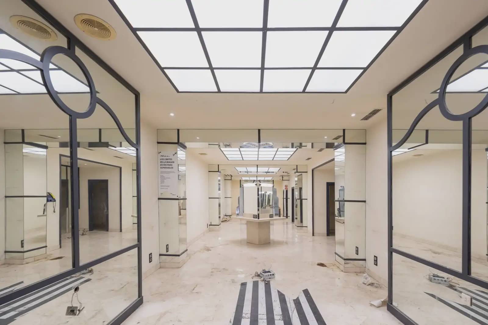 Local Comercial en Granada ciudad en venta - 295.000 € (Ref: 9837023)