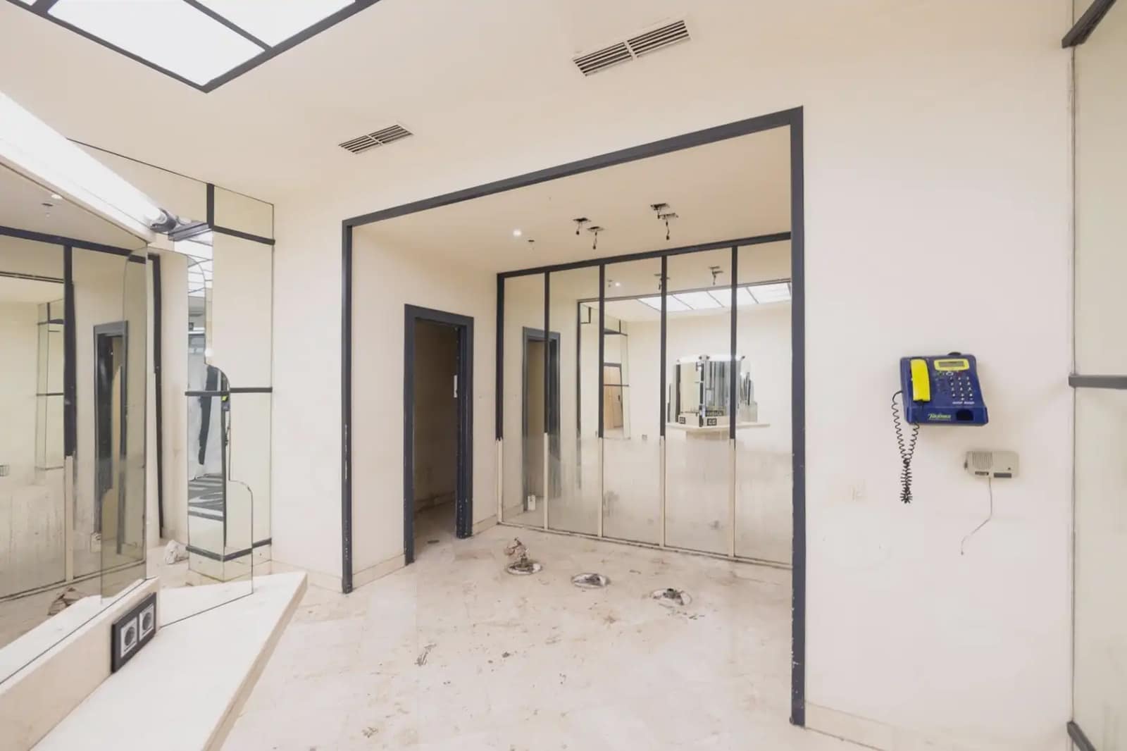 Local Comercial en Granada ciudad en venta - 295.000 € (Ref: 9837023)