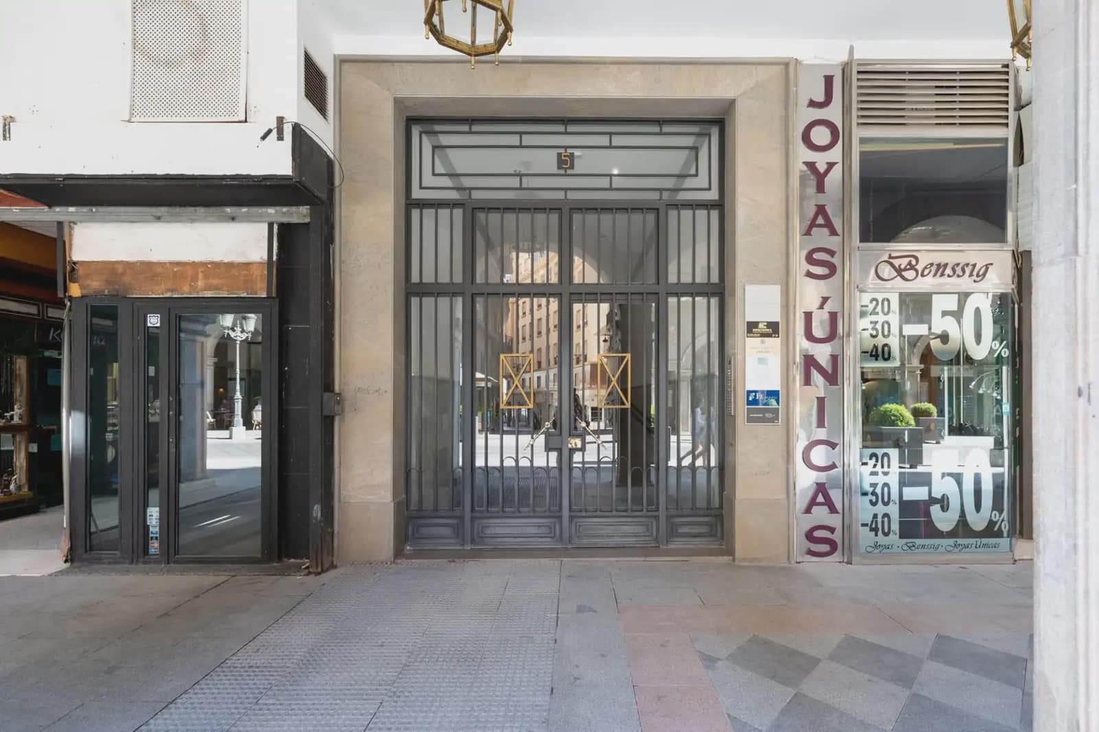 Local Comercial en Granada ciudad en venta - 295.000 € (Ref: 9837023)