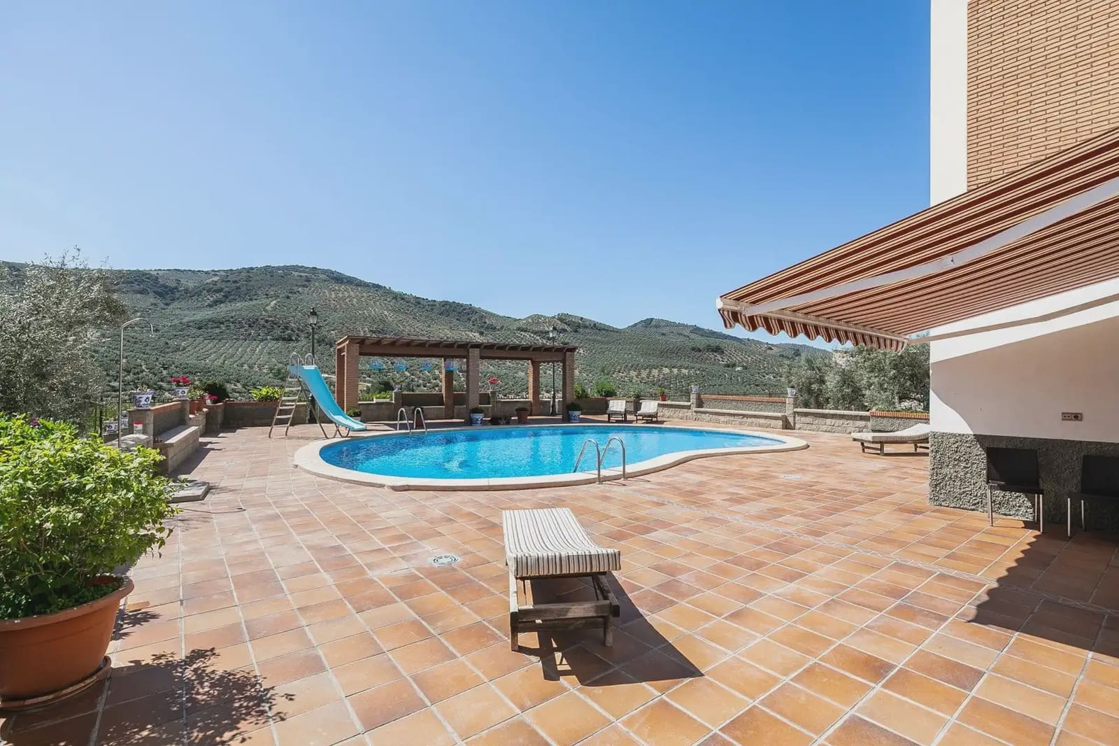 Finca/Country House for sale in Montefrio with pool garage - € 790,000 (Ref: 9837025)