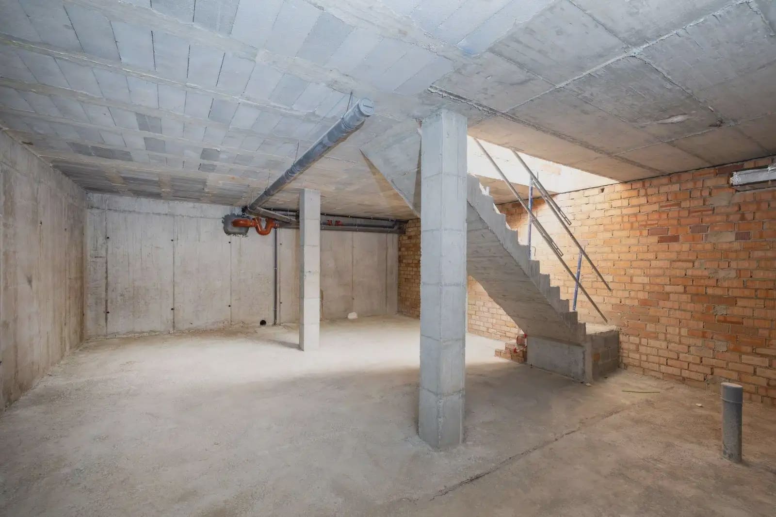 Commercieel te koop in Granada stad - € 350.000 (Ref: 9837030)