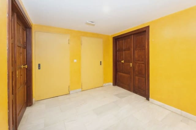 Erhverv til salg i San Matías - Realejo, Granada by - € 100.000 (Ref: 9837031)