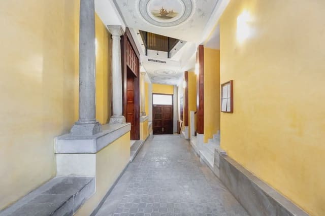 Erhverv til salg i San Matías - Realejo, Granada by - € 100.000 (Ref: 9837031)
