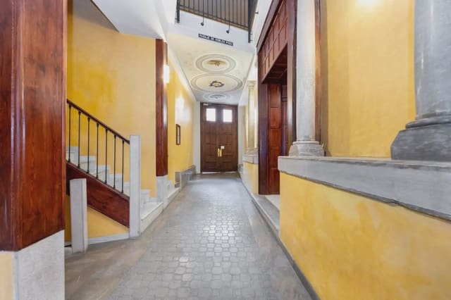 Erhverv til salg i San Matías - Realejo, Granada by - € 100.000 (Ref: 9837031)