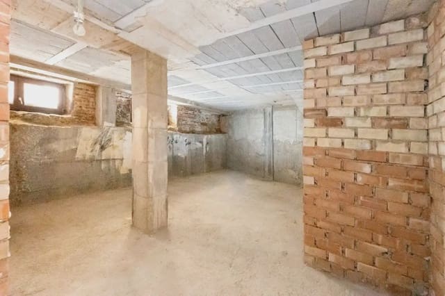 Erhverv til salg i San Matías - Realejo, Granada by - € 100.000 (Ref: 9837031)
