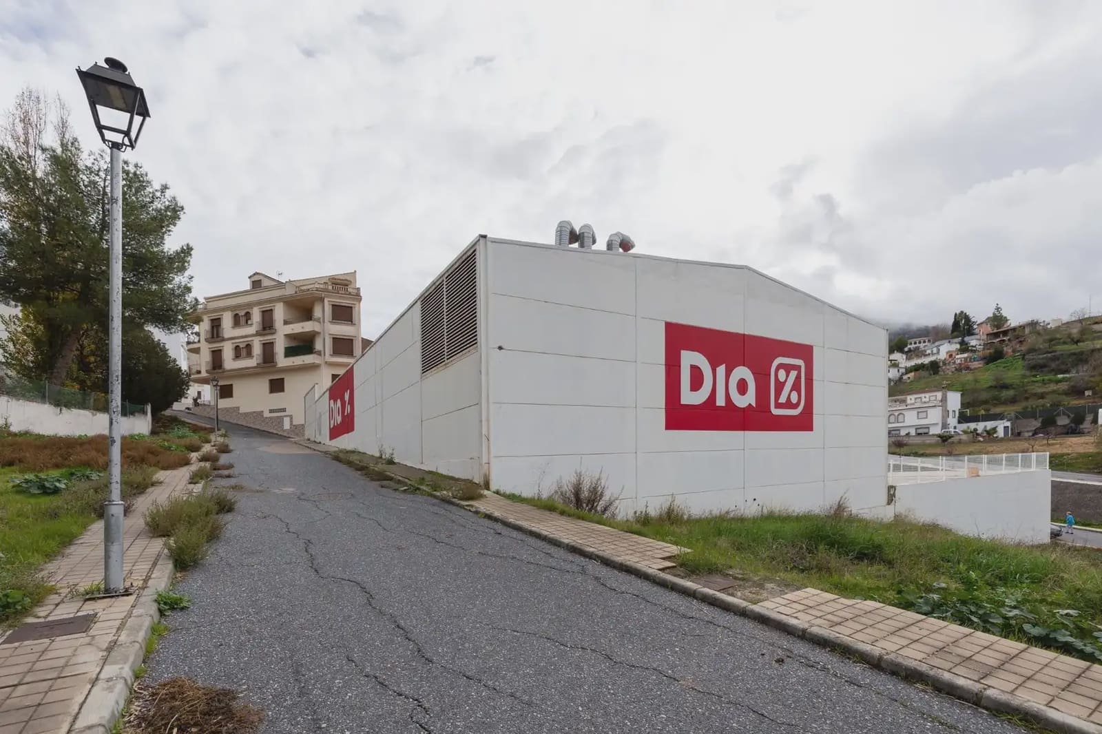 Commercial for sale in Castillo de Locubin - € 550,000 (Ref: 9837034)