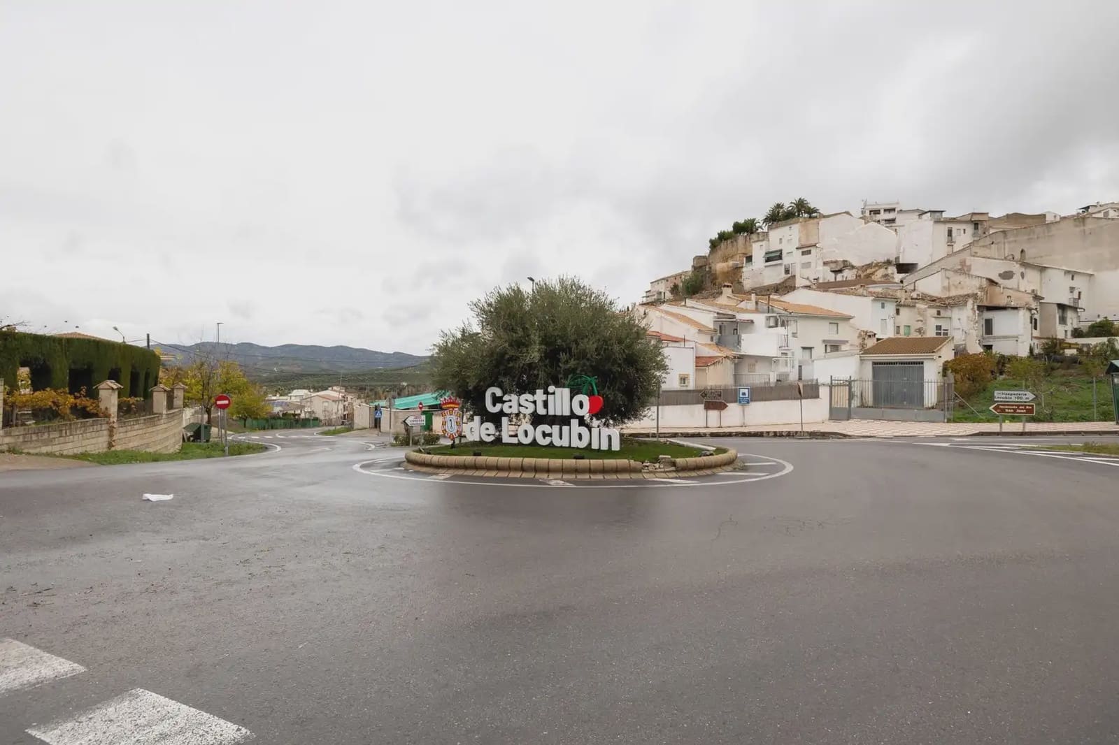 Commercial for sale in Castillo de Locubin - € 550,000 (Ref: 9837034)
