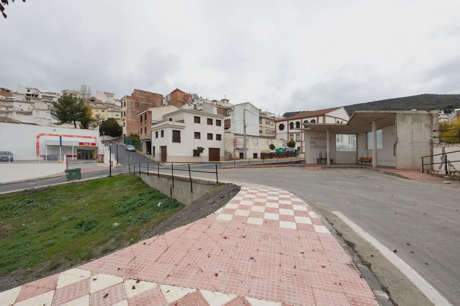 Commercial for sale in Castillo de Locubin - € 550,000 (Ref: 9837034)