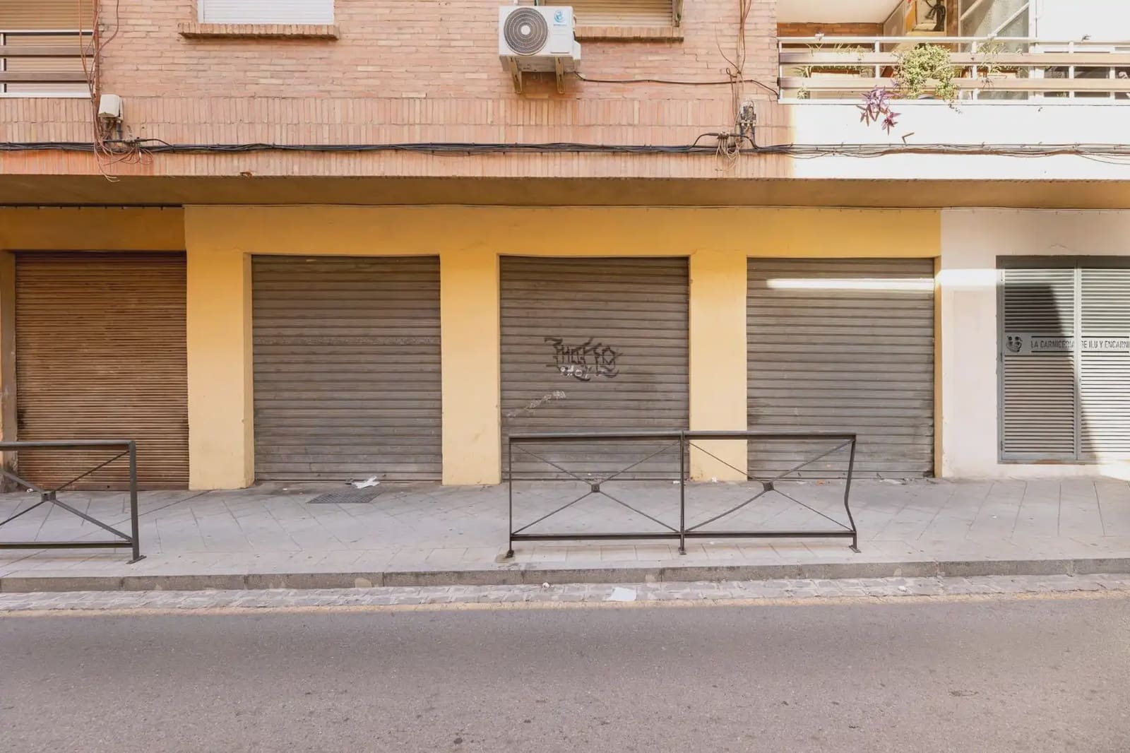 Local Comercial en Granada ciudad en venta - 159.900 € (Ref: 9837037)