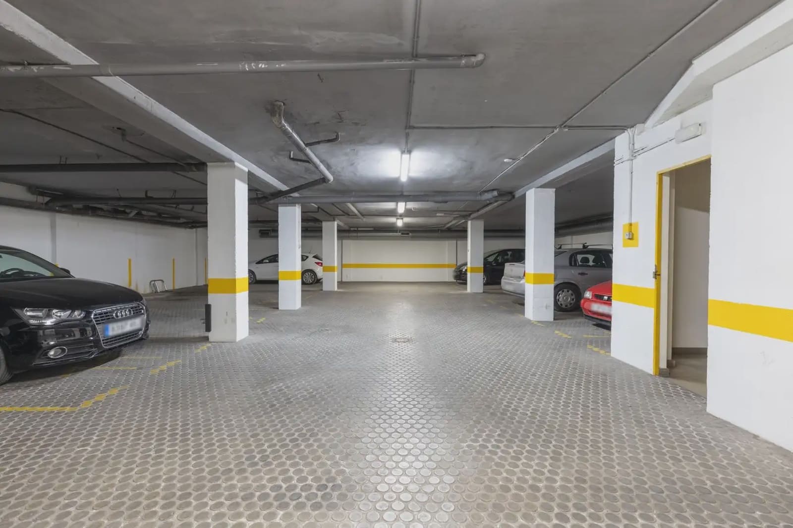 Garage for sale in Granada city - € 27,500 (Ref: 9837038)