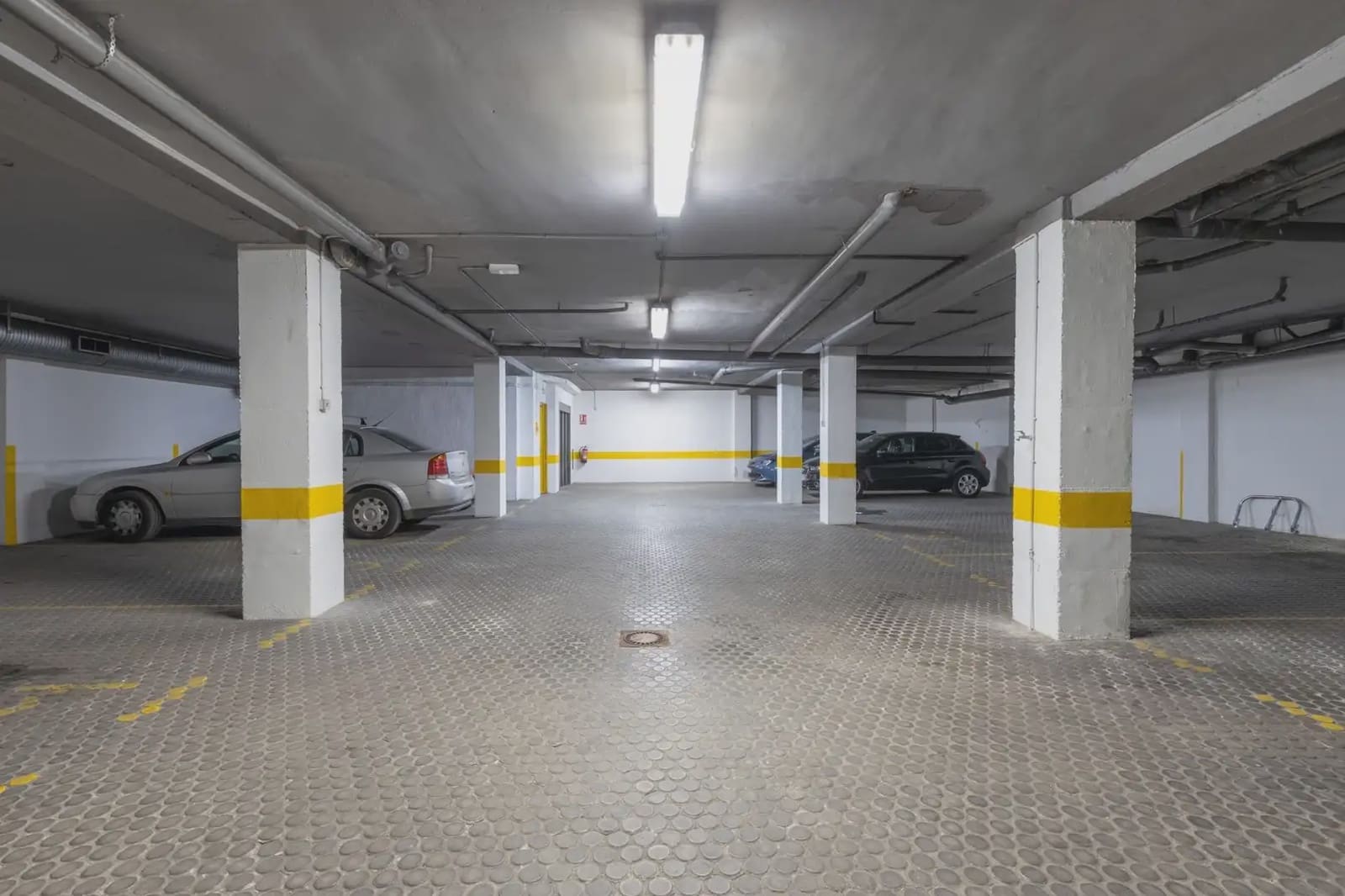 Garage for sale in Granada city - € 27,500 (Ref: 9837038)