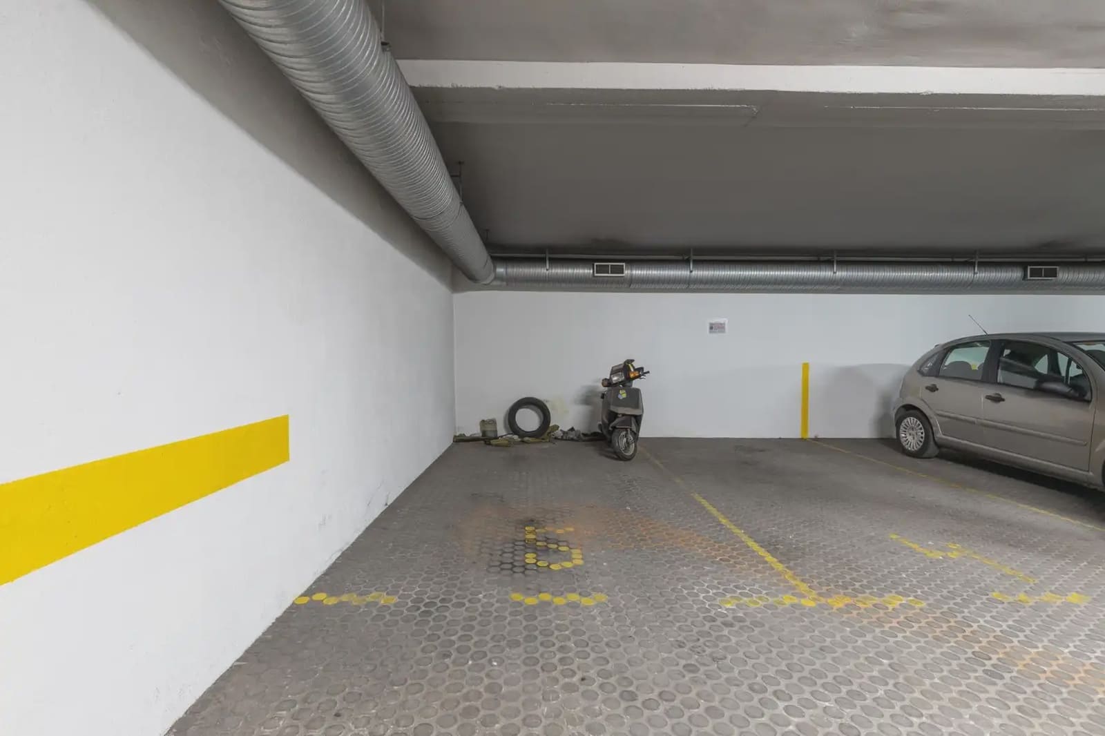 Garage for sale in Granada city - € 27,500 (Ref: 9837038)
