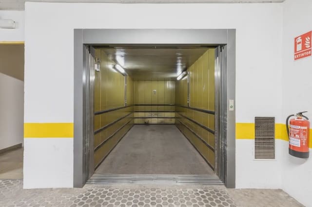 Garasje til salgs i San Matías - Realejo, Granada by - € 27 500 (Ref: 9837038)