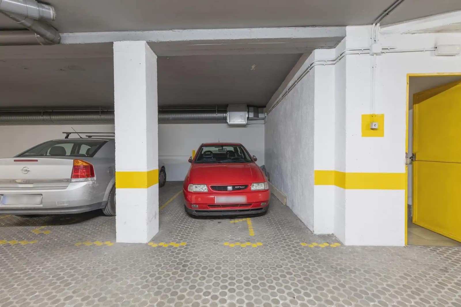 Garage for sale in Granada city - € 27,500 (Ref: 9837038)