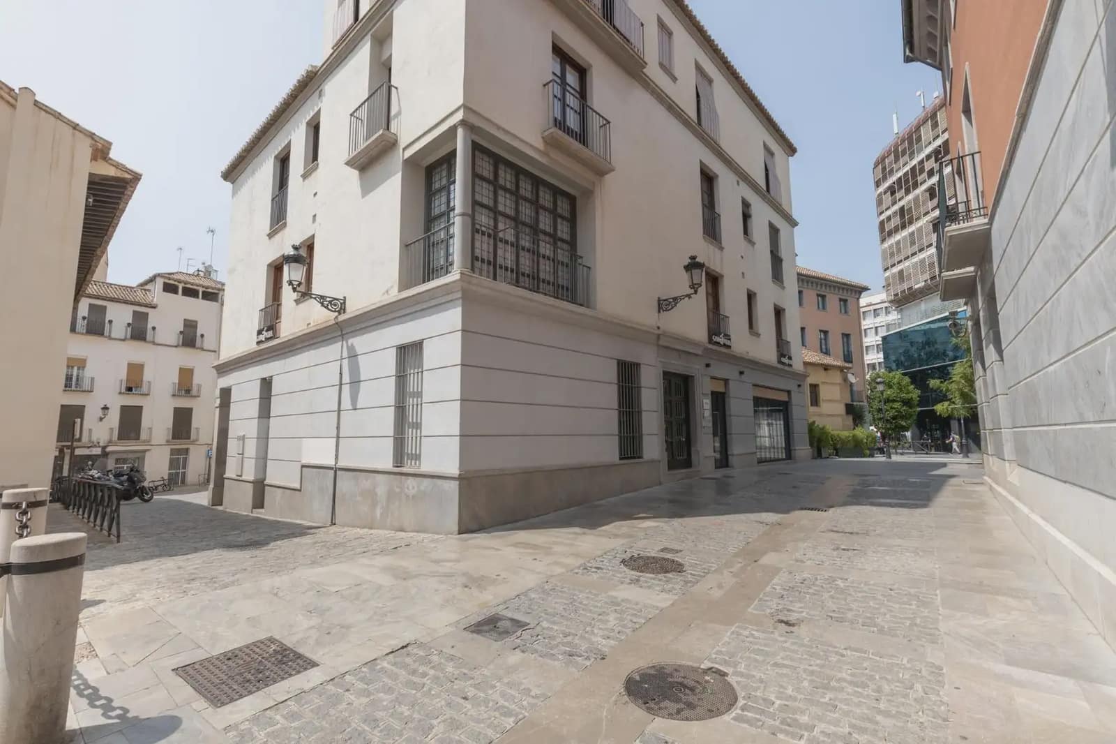 Garage for sale in Granada city - € 27,500 (Ref: 9837038)