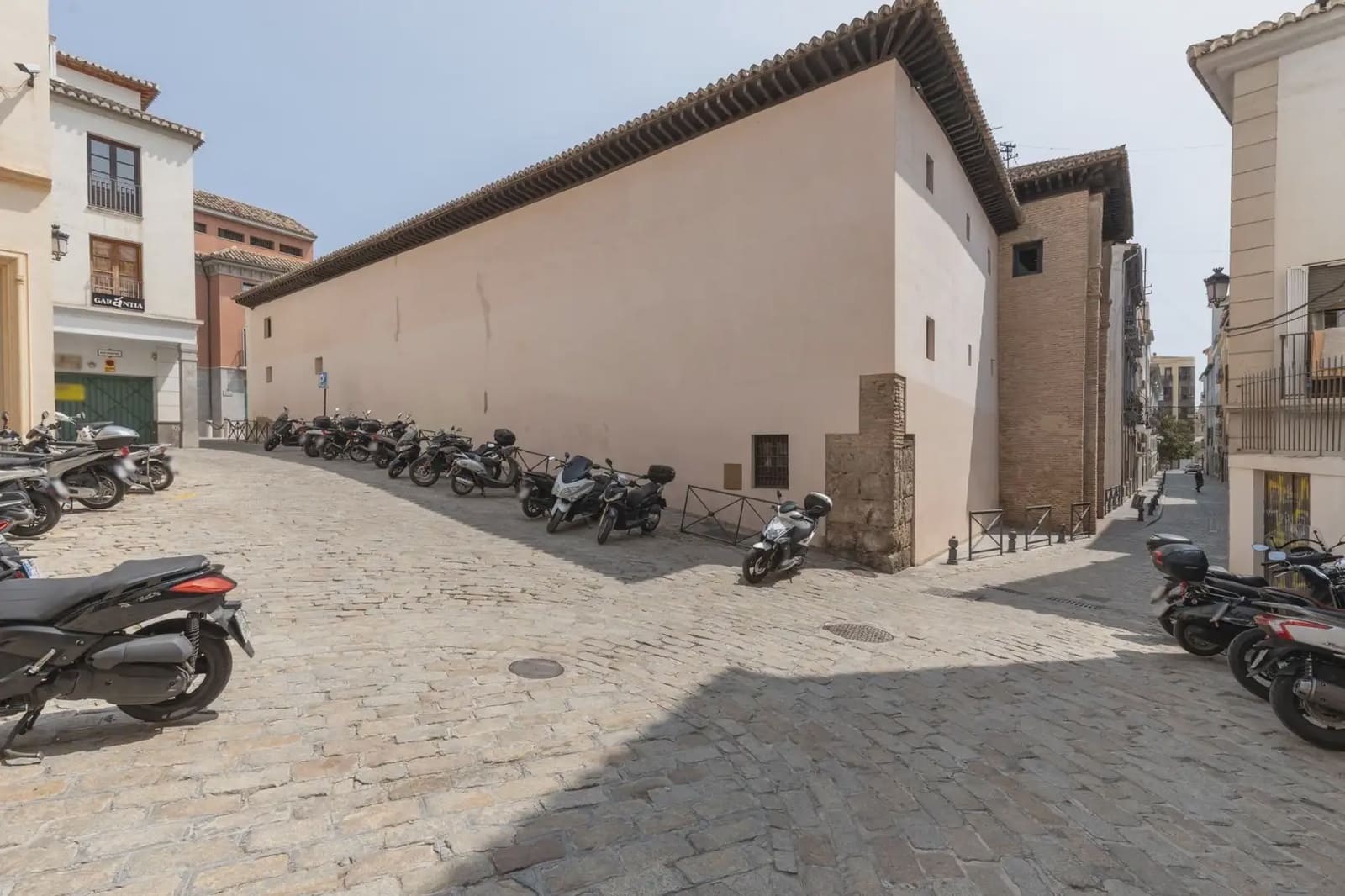 Garage for sale in Granada city - € 27,500 (Ref: 9837038)