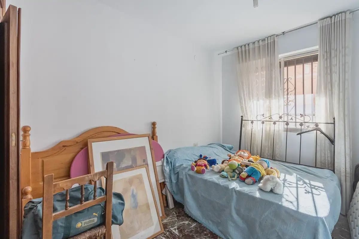 Flat for sale in Guadix - € 120,000 (Ref: 9837041)